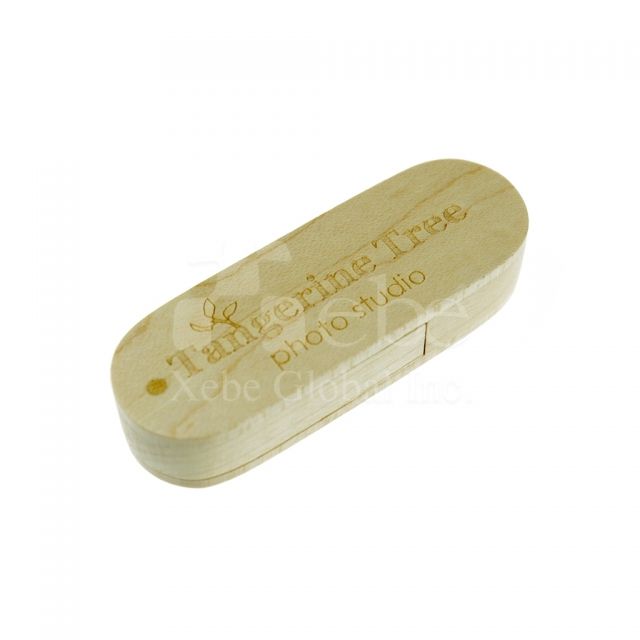 Elegant wooden USB drive 
