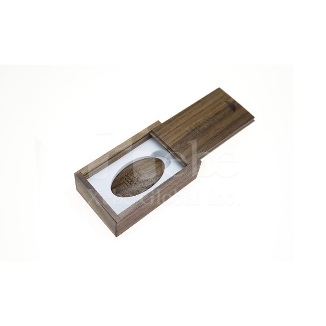 wooden flash drive wedding favors