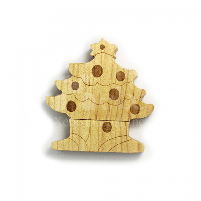 wooden christmas tree shaped flash drive